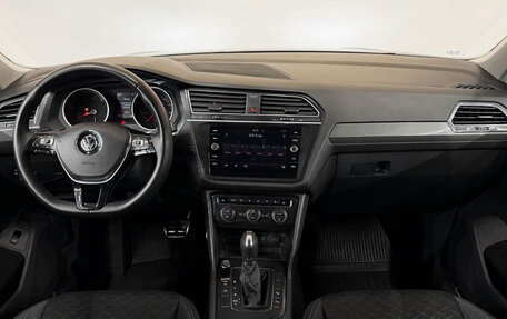 Volkswagen Tiguan II, 2018 год, 2 000 000 рублей, 10 фотография