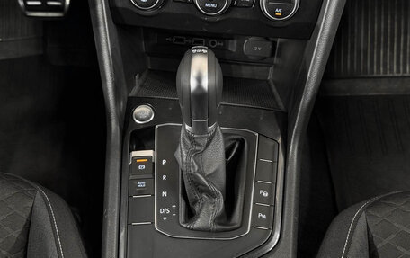 Volkswagen Tiguan II, 2018 год, 2 000 000 рублей, 13 фотография