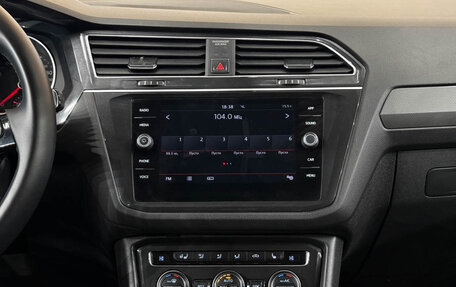 Volkswagen Tiguan II, 2018 год, 2 000 000 рублей, 12 фотография