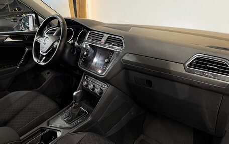 Volkswagen Tiguan II, 2018 год, 2 000 000 рублей, 11 фотография