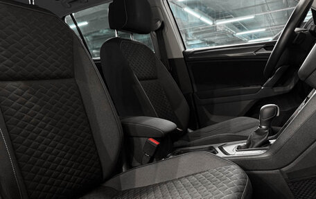 Volkswagen Tiguan II, 2018 год, 2 000 000 рублей, 17 фотография