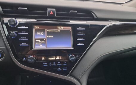 Toyota Camry, 2020 год, 1 800 000 рублей, 3 фотография