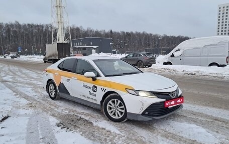 Toyota Camry, 2020 год, 1 800 000 рублей, 6 фотография