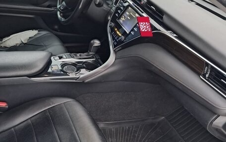 Toyota Camry, 2020 год, 1 800 000 рублей, 7 фотография