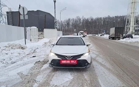 Toyota Camry, 2020 год, 1 800 000 рублей, 10 фотография