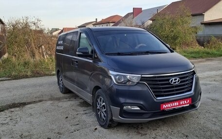 Hyundai H-1 II рестайлинг, 2018 год, 3 200 000 рублей, 13 фотография
