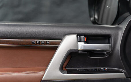 Toyota Land Cruiser 200, 2018 год, 5 950 000 рублей, 24 фотография