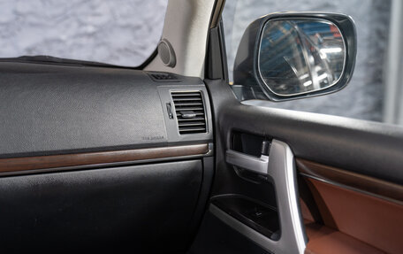 Toyota Land Cruiser 200, 2018 год, 5 950 000 рублей, 25 фотография