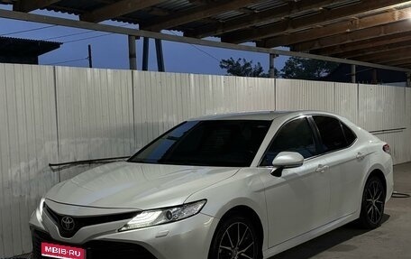 Toyota Camry, 2020 год, 3 000 000 рублей, 1 фотография