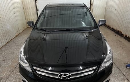 Hyundai Solaris II рестайлинг, 2015 год, 950 000 рублей, 2 фотография