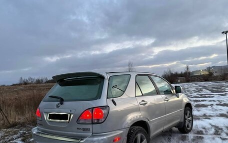 Lexus RX IV рестайлинг, 2001 год, 750 000 рублей, 3 фотография