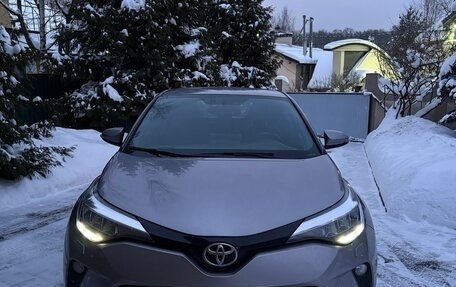 Toyota C-HR I рестайлинг, 2021 год, 2 650 000 рублей, 1 фотография