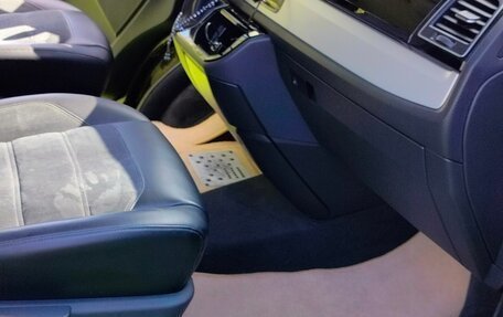 Volkswagen Multivan T6 рестайлинг, 2016 год, 4 350 000 рублей, 2 фотография