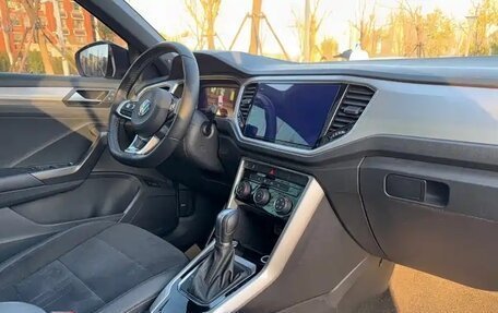 Volkswagen T-Roc I, 2022 год, 1 886 002 рублей, 12 фотография