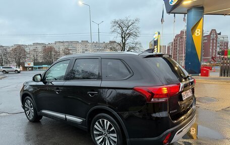 Mitsubishi Outlander III рестайлинг 3, 2019 год, 2 550 000 рублей, 3 фотография