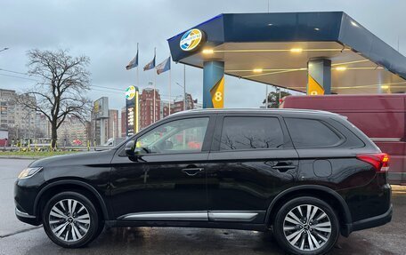 Mitsubishi Outlander III рестайлинг 3, 2019 год, 2 550 000 рублей, 4 фотография