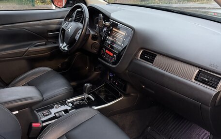 Mitsubishi Outlander III рестайлинг 3, 2019 год, 2 550 000 рублей, 8 фотография