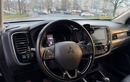 Mitsubishi Outlander III рестайлинг 3, 2019 год, 2 550 000 рублей, 11 фотография