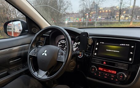 Mitsubishi Outlander III рестайлинг 3, 2019 год, 2 550 000 рублей, 15 фотография