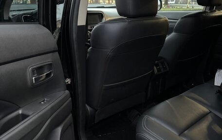 Mitsubishi Outlander III рестайлинг 3, 2019 год, 2 550 000 рублей, 12 фотография