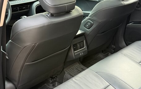 Toyota Camry, 2024 год, 4 650 000 рублей, 10 фотография