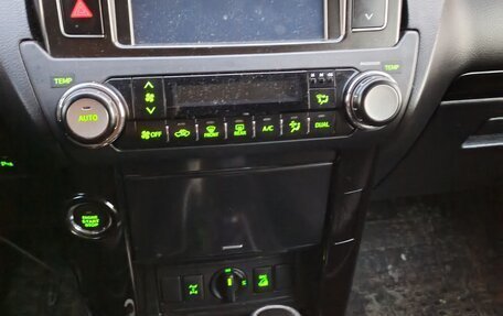 Toyota Land Cruiser Prado 150 рестайлинг 2, 2013 год, 3 300 000 рублей, 11 фотография