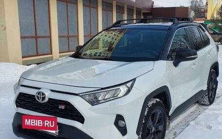 Toyota RAV4, 2020 год, 3 430 000 рублей, 3 фотография