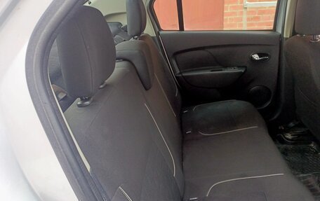 Renault Logan II, 2019 год, 950 000 рублей, 7 фотография