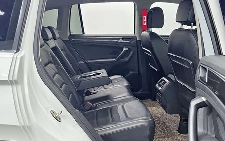 Volkswagen Tiguan II, 2020 год, 2 458 000 рублей, 19 фотография