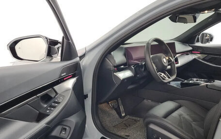 BMW 5 серия, 2025 год, 7 460 000 рублей, 10 фотография