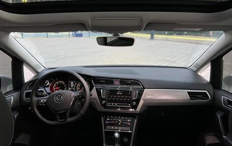 Volkswagen Touran III, 2023 год, 1 900 178 рублей, 9 фотография