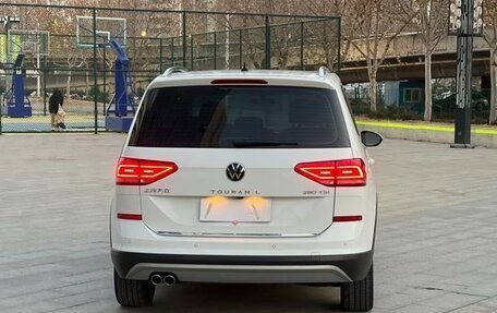 Volkswagen Touran III, 2023 год, 1 900 178 рублей, 5 фотография