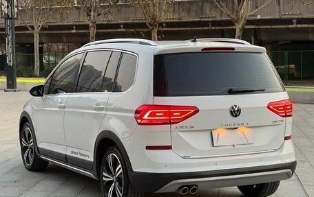 Volkswagen Touran III, 2023 год, 1 900 178 рублей, 4 фотография