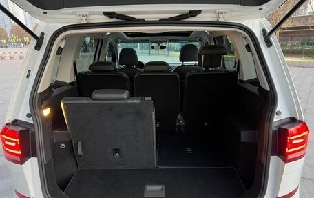 Volkswagen Touran III, 2023 год, 1 900 178 рублей, 15 фотография