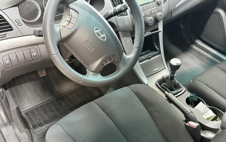 Hyundai Sonata VI, 2010 год, 645 000 рублей, 3 фотография