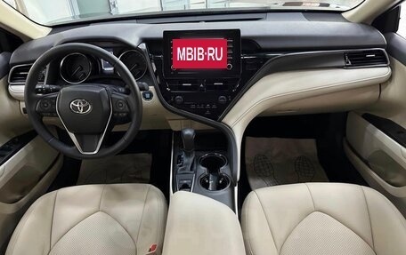 Toyota Camry, 2022 год, 3 250 000 рублей, 5 фотография