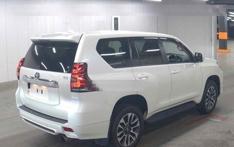 Toyota Land Cruiser Prado 150 рестайлинг 2, 2022 год, 6 700 000 рублей, 5 фотография