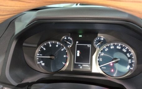 Toyota Land Cruiser Prado 150 рестайлинг 2, 2022 год, 6 700 000 рублей, 6 фотография