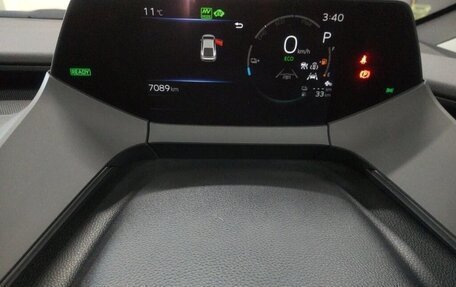 Toyota Prius IV XW50, 2024 год, 4 500 000 рублей, 6 фотография