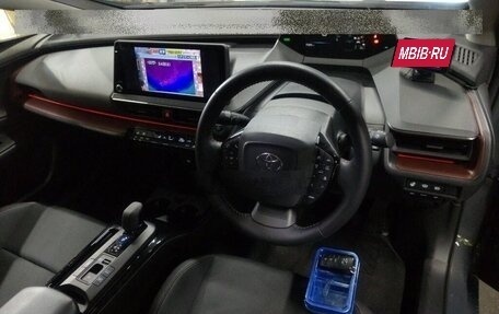 Toyota Prius IV XW50, 2024 год, 4 500 000 рублей, 5 фотография