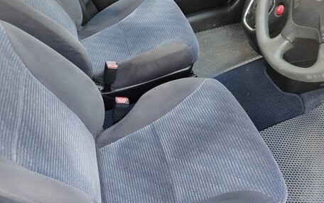 Honda Stream I рестайлинг, 2002 год, 550 000 рублей, 4 фотография