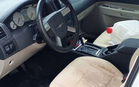 Chrysler 300C II, 2004 год, 650 000 рублей, 1 фотография