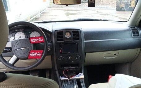 Chrysler 300C II, 2004 год, 650 000 рублей, 8 фотография