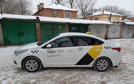 Hyundai Solaris II рестайлинг, 2019 год, 900 000 рублей, 1 фотография