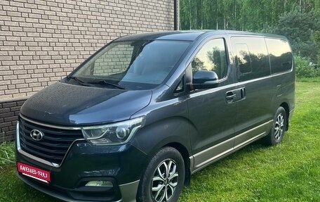 Hyundai H-1 II рестайлинг, 2018 год, 2 800 000 рублей, 1 фотография