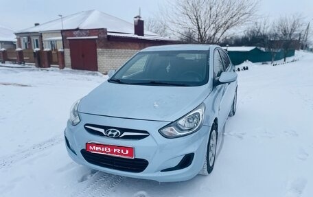 Hyundai Solaris II рестайлинг, 2011 год, 815 000 рублей, 1 фотография