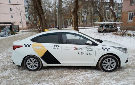 Hyundai Solaris II рестайлинг, 2019 год, 900 000 рублей, 2 фотография