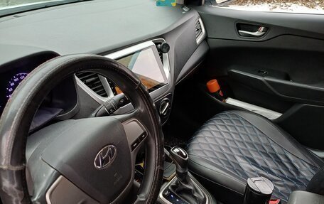 Hyundai Solaris II рестайлинг, 2019 год, 900 000 рублей, 4 фотография