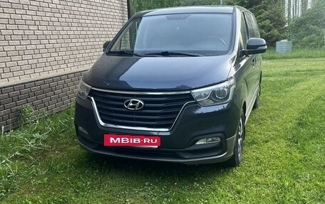 Hyundai H-1 II рестайлинг, 2018 год, 2 800 000 рублей, 3 фотография