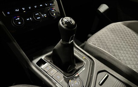 Volkswagen Tiguan II, 2017 год, 1 750 000 рублей, 21 фотография